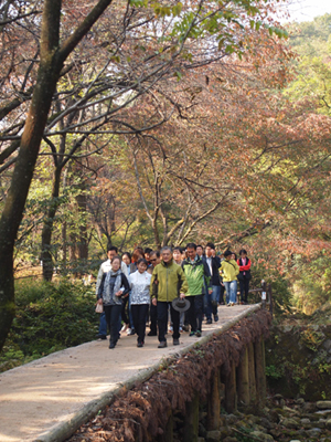 문재인후보와 시각장애인들 북한산 동반 산행 썸네일