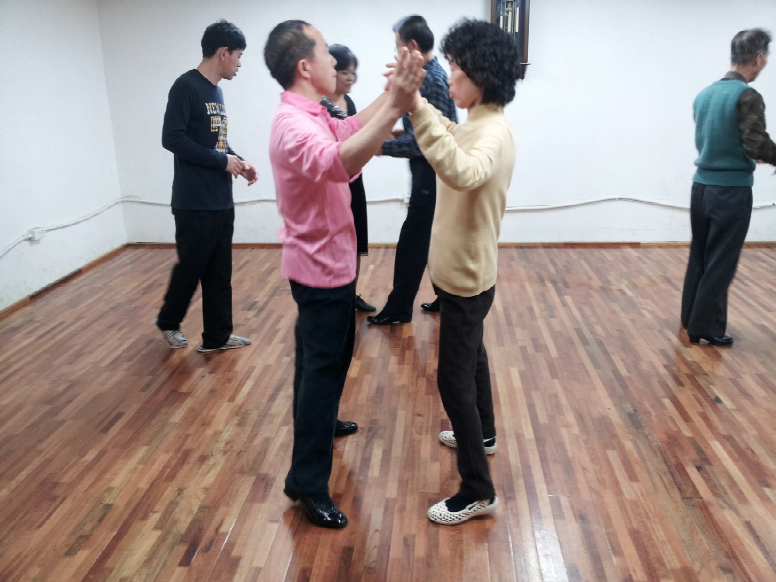 4월 문화체육지원센터 생활체육 프로그램 (댄스스포츠,골프,볼링,수영) 썸네일