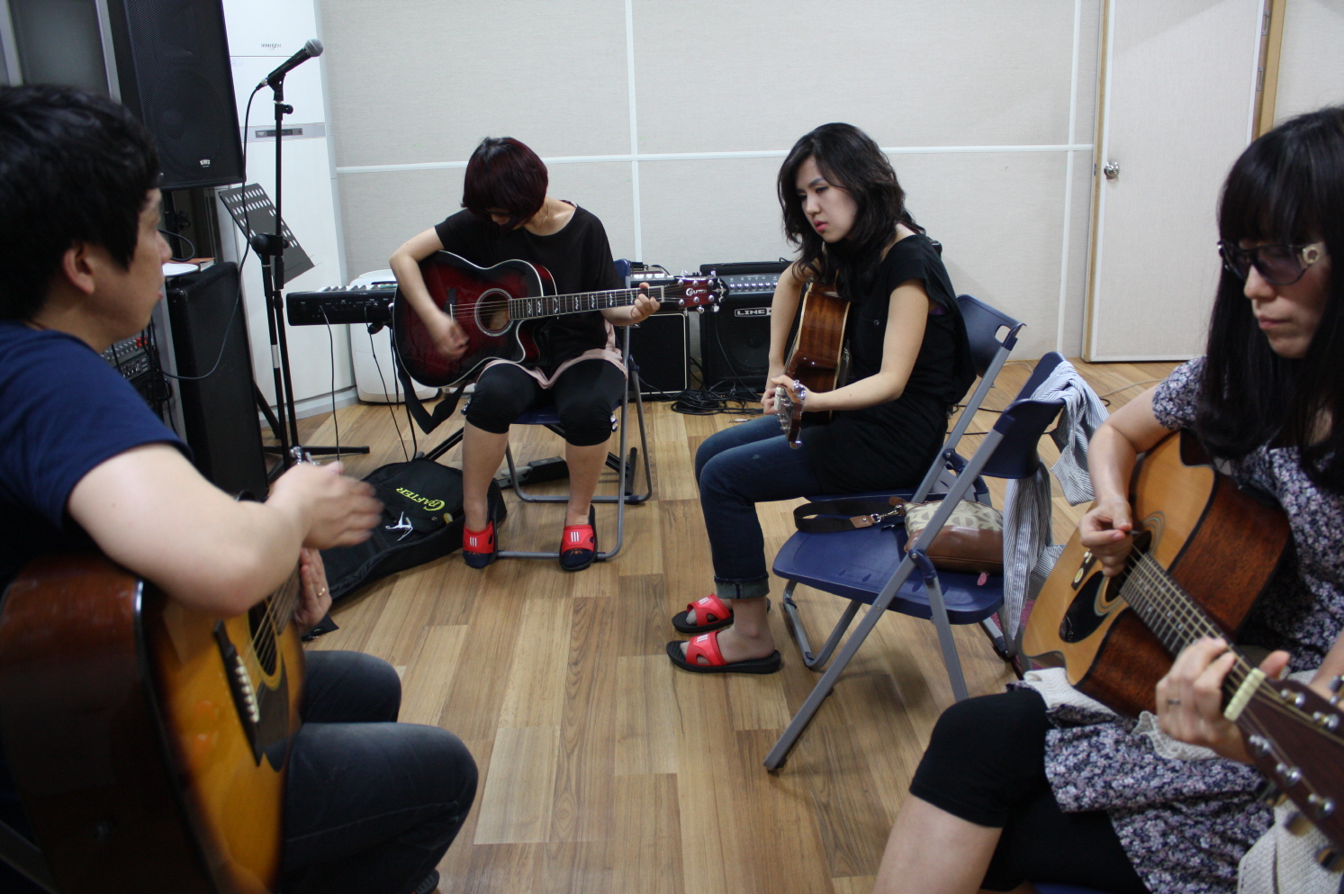 음악재활아카데미 성인반 실용음악(통기타, 일렉, 베이스, 드럼, 색소폰) 썸네일