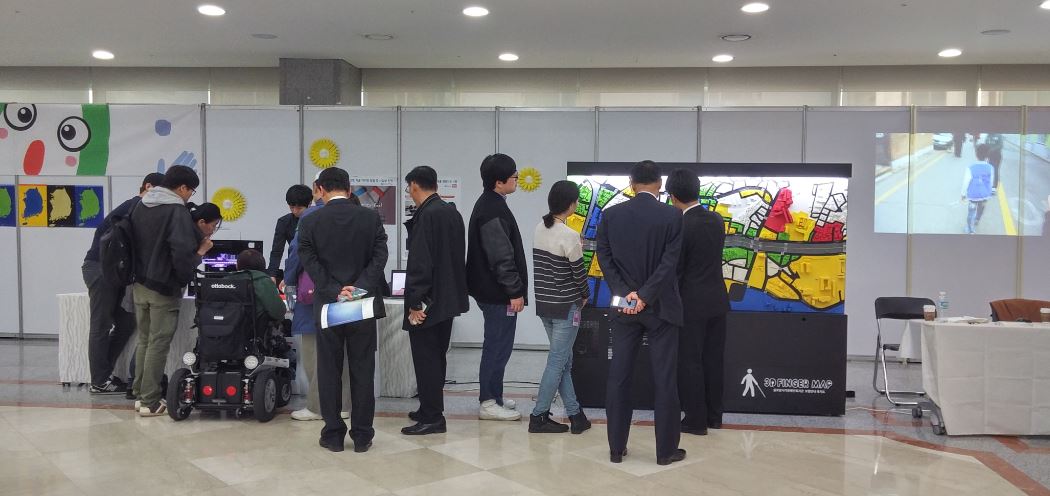 제89주년 시각장애인 점자의 날 기념 ‘시각장애인과 더불어 사는 행복한 세상’ 전시 썸네일