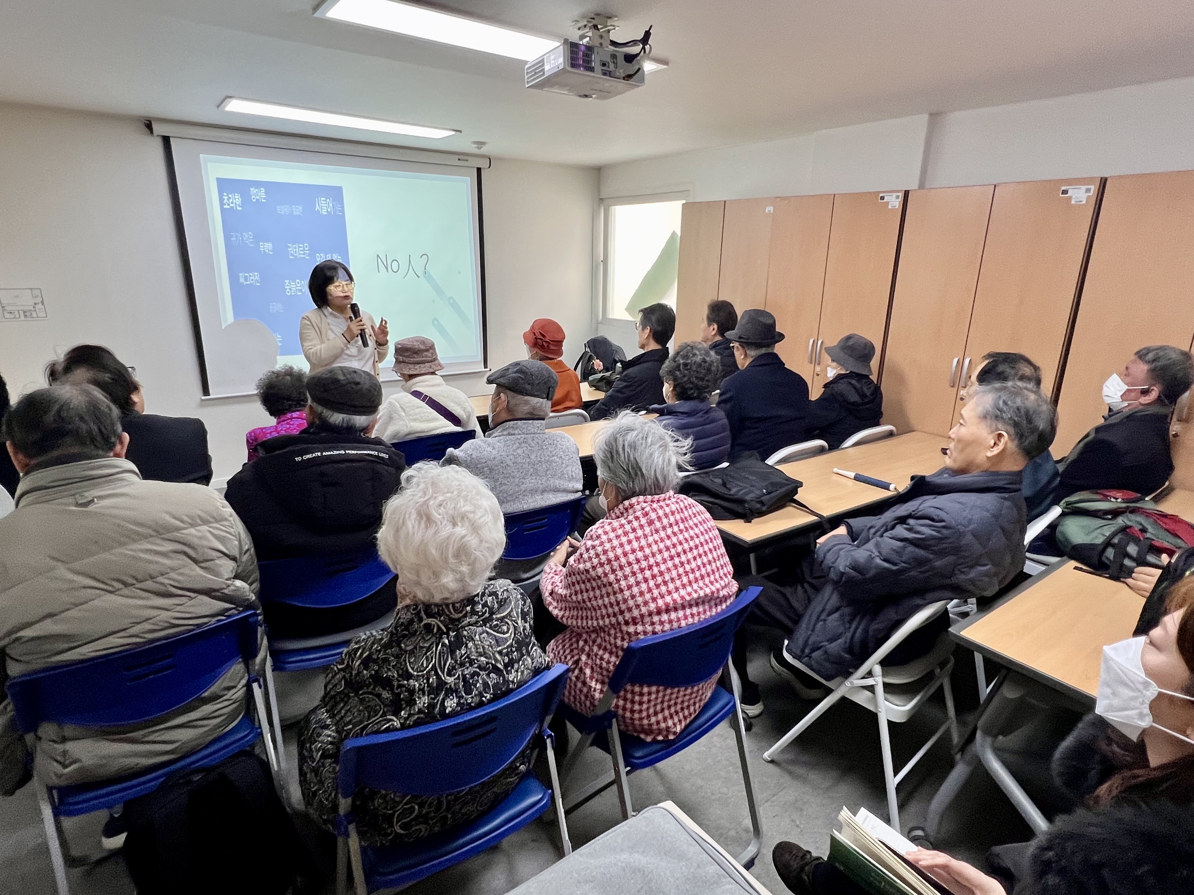 [노인복지팀] 돌봄의 대상에서 돌봄의 주체로, 「선배시민 동아리, 나를 찾아 떠나는 여행」 운영 썸네일