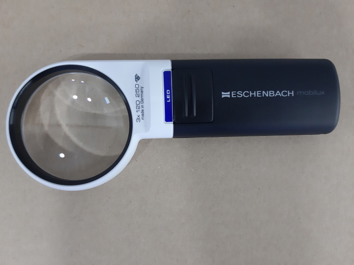 [저시력용품] LED 조명형 확대경 3배 썸네일