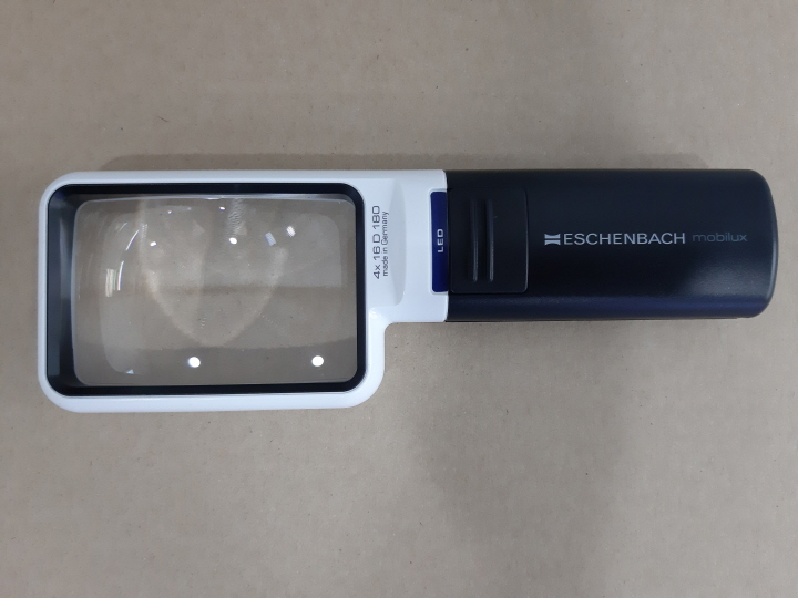 [저시력용품] LED 조명형 확대경 4배 (사각) 썸네일